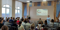 Активисты «Единой России» приняли участие в акции «Сдаем вместе. День сдачи ЕГЭ родителями» - Газета Лужская правда