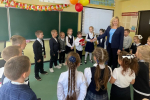 Лужские первоклассники привыкают к школе