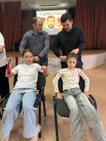 В поселке Дзержинского соревновались папы